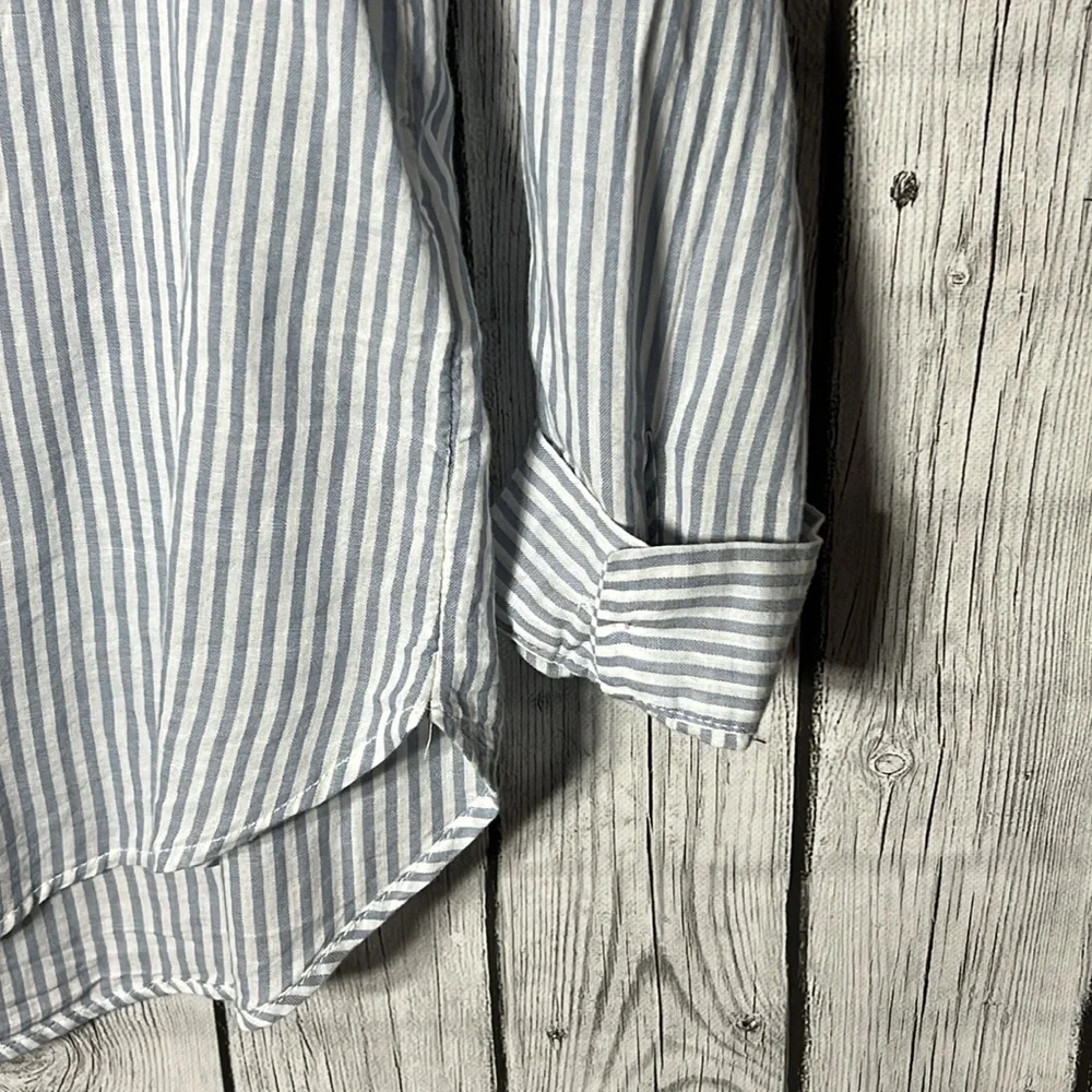 Divided striped lightweight button front top size 4